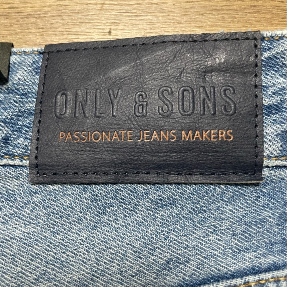 ONLY & SONS Relaxed Fit Light Blue Jeans - Picture 11 of 13
